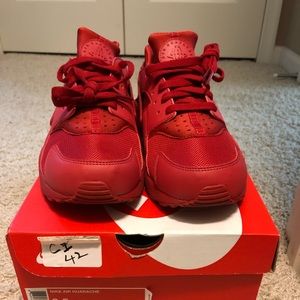 Nike Air Huarache Triple Red